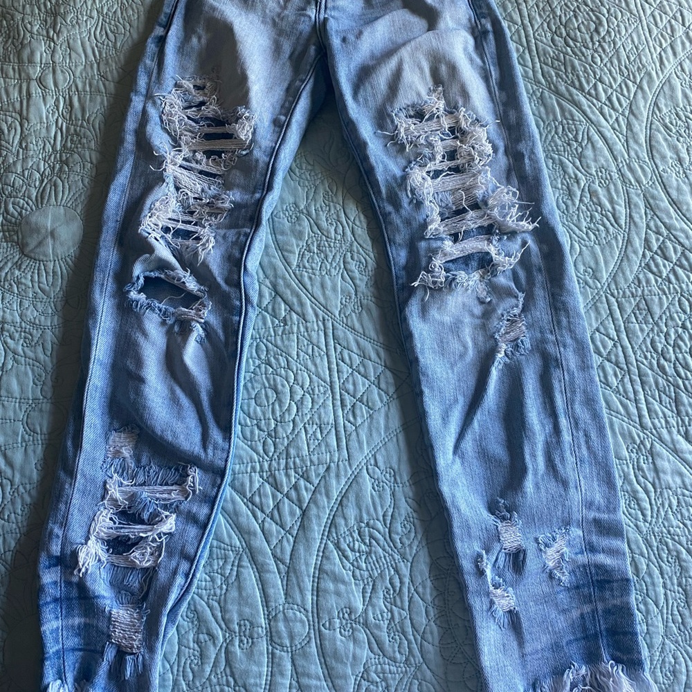 KanCan Distressed Jeans. Womens/Juniors Size 23. Mid rise, ankle, skinny